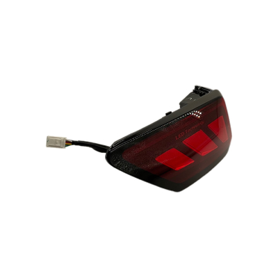 BYD SONG PLUS SA3F-4133010C 運転性能向上のために赤いLED尾灯
